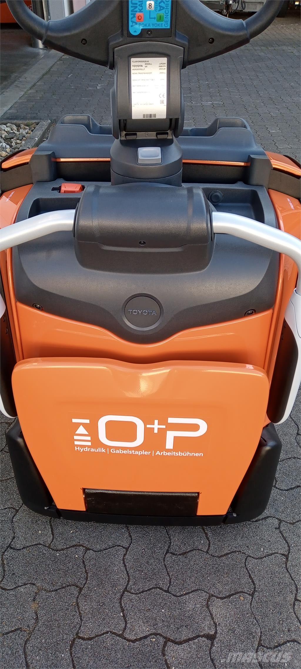 Toyota LPE200 Rankiniai vėžimėliai