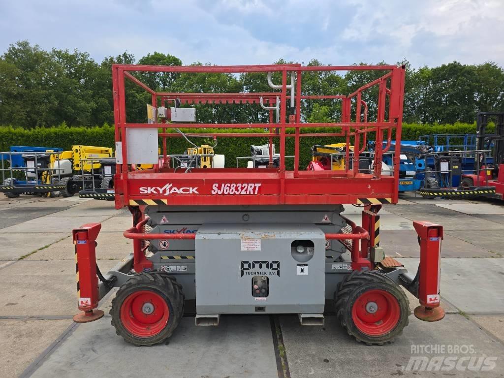 SkyJack SJ 6832 RT Žirkliniai keltuvai