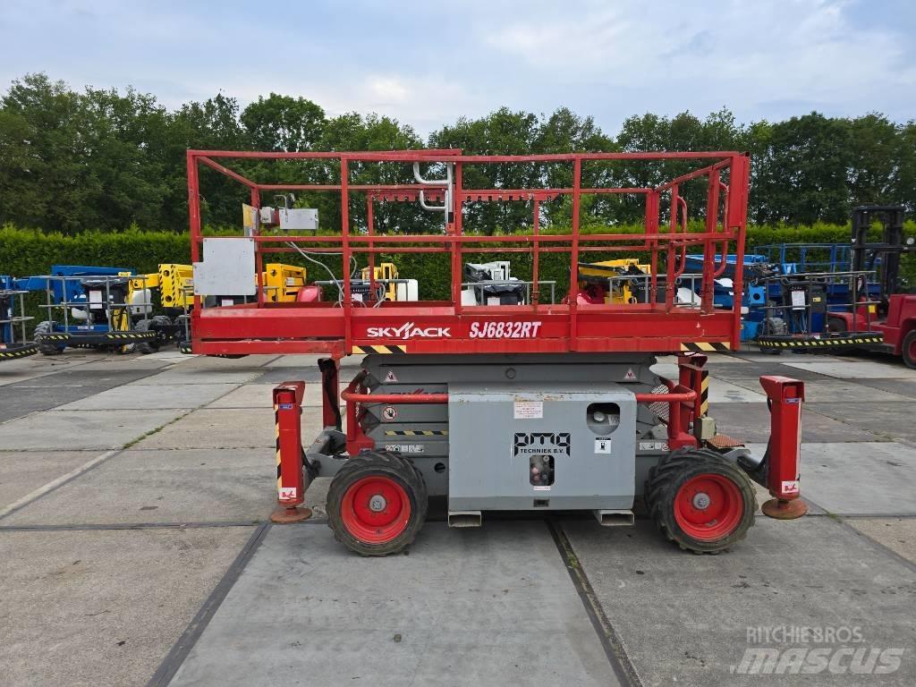 SkyJack SJ 6832 RT Žirkliniai keltuvai