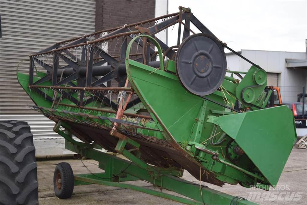 John Deere 1065 Derliaus nuėmimo kombainai