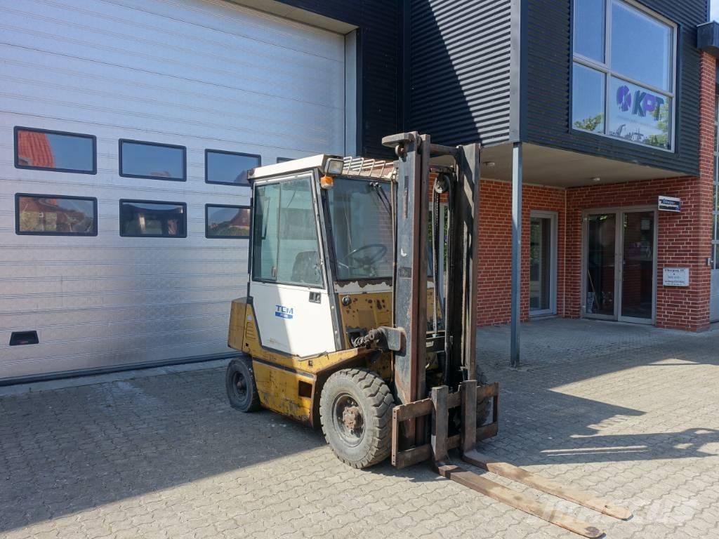 TCM FD 25 Z2 Dyzeliniai krautuvai