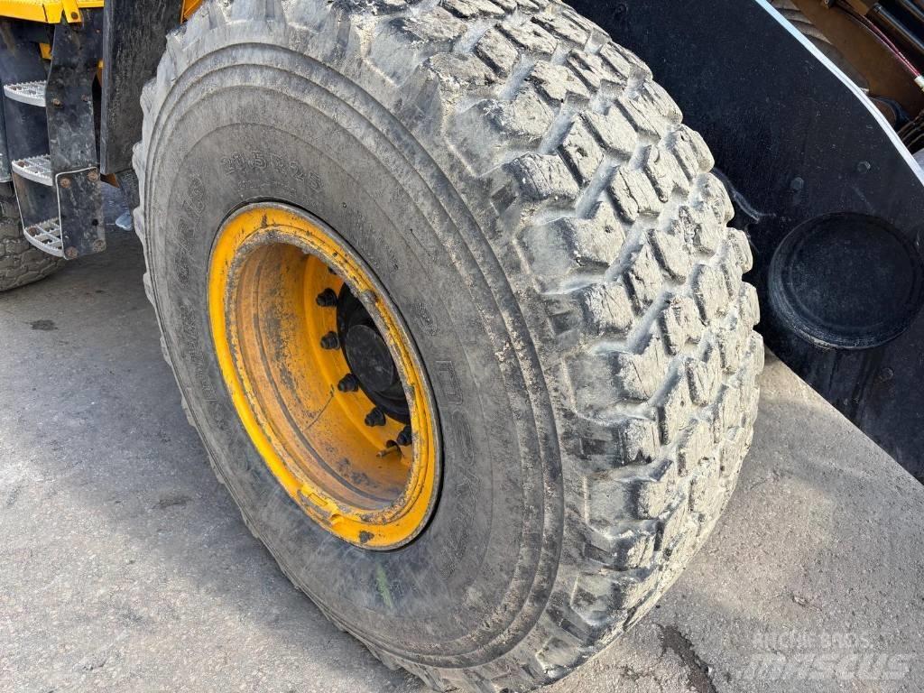 JCB 437 HT Naudoti ratiniai krautuvai
