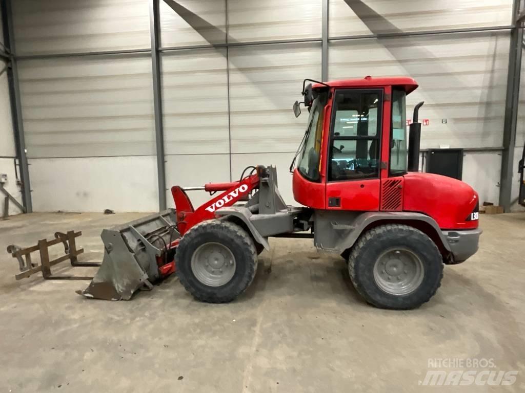 Volvo L 30 B-Z/X Naudoti ratiniai krautuvai
