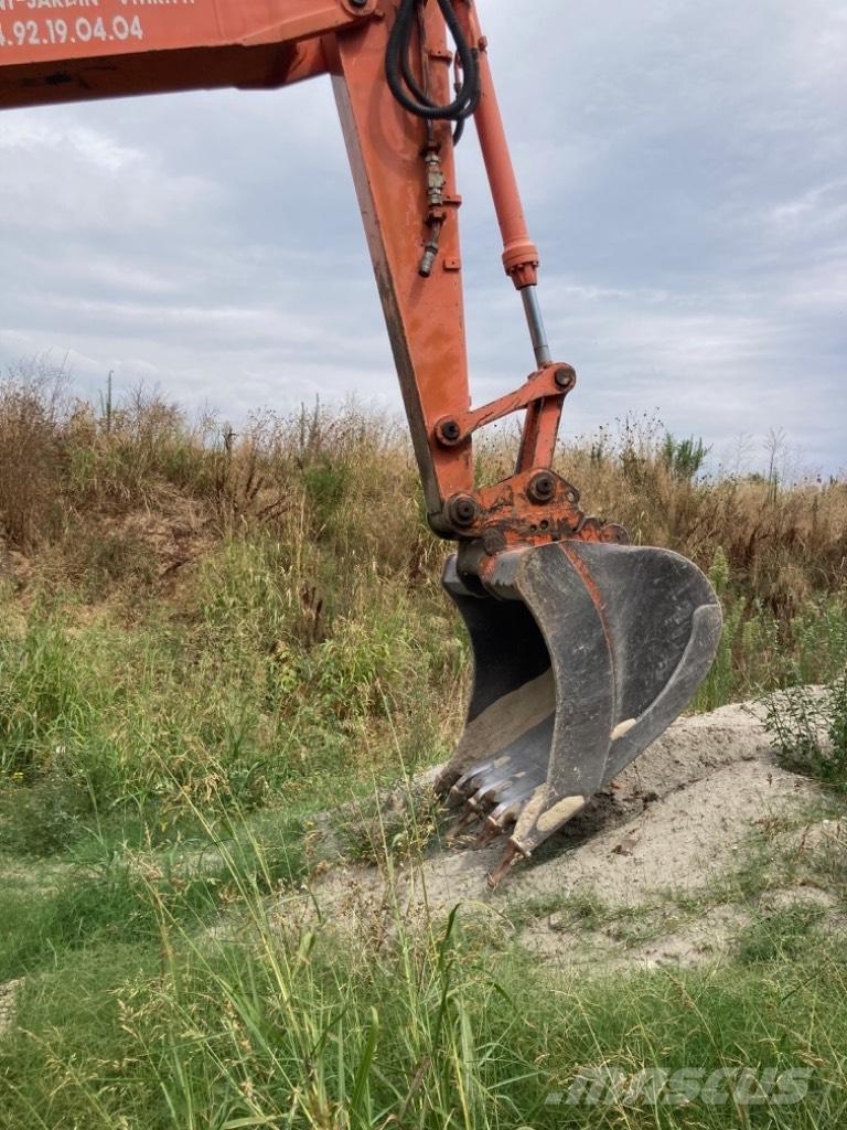 Hitachi EX 135 W Ratiniai ekskavatoriai