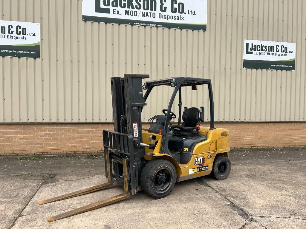 CAT DP 30 N Dyzeliniai krautuvai