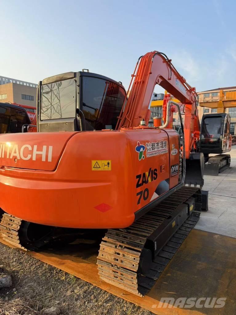 Hitachi 70 Vikšriniai ekskavatoriai