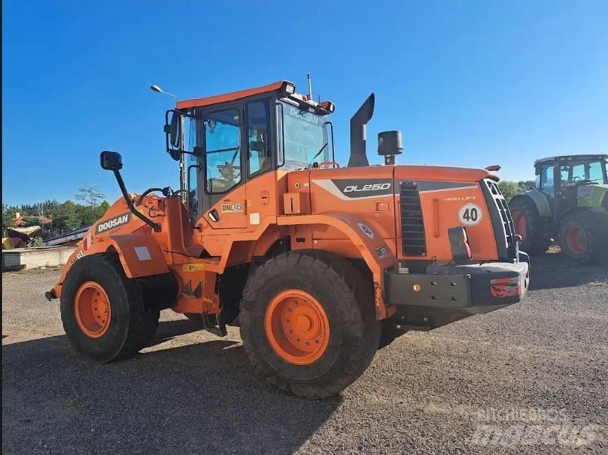 Doosan DL 250-5 Frontaliniai krautuvai ir ekskavatoriai