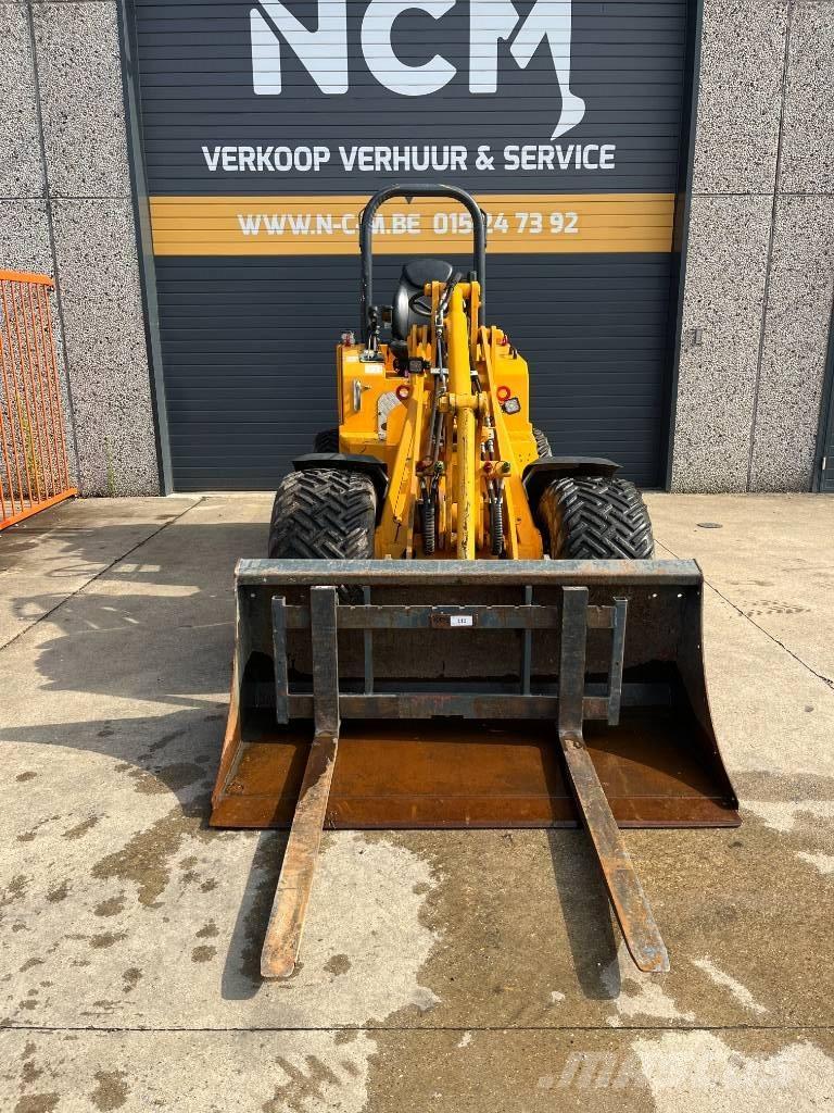 Knikmops KM 250 Naudoti ratiniai krautuvai