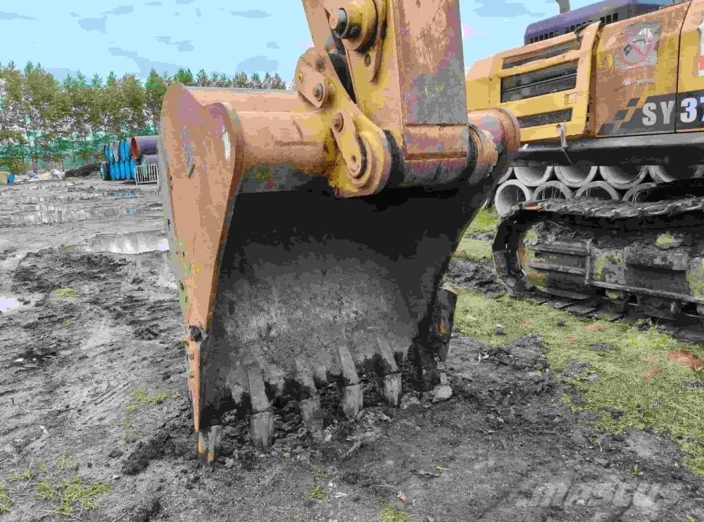 CAT 326 Vikšriniai ekskavatoriai