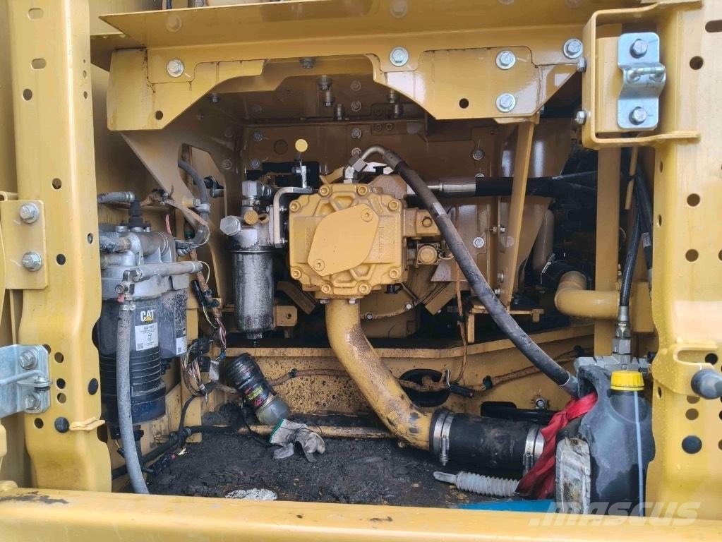 CAT 326 Vikšriniai ekskavatoriai