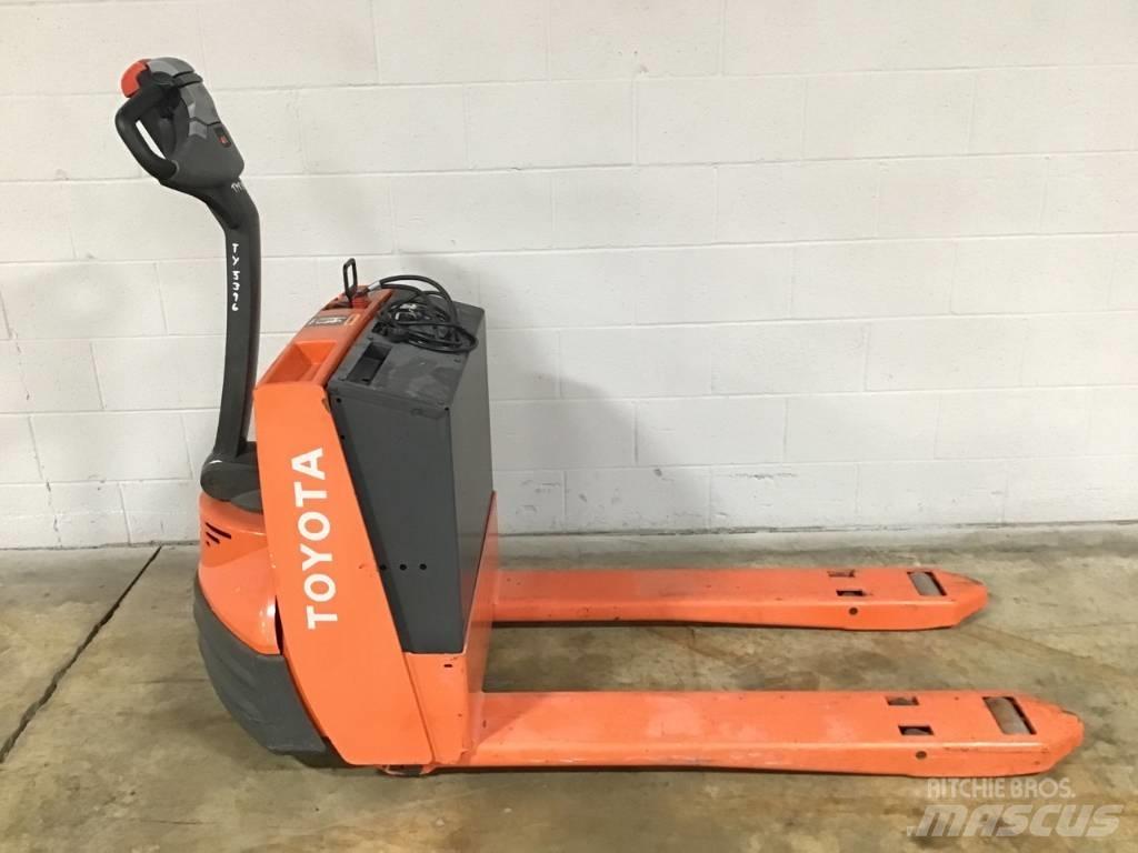 Toyota 7HBW23 Rankiniai hidrauliniai vėžimėliai