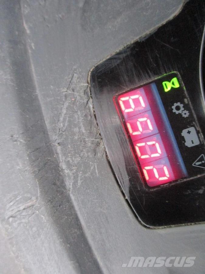 BT LPE200 Žemų aukščių keltuvai su platforma