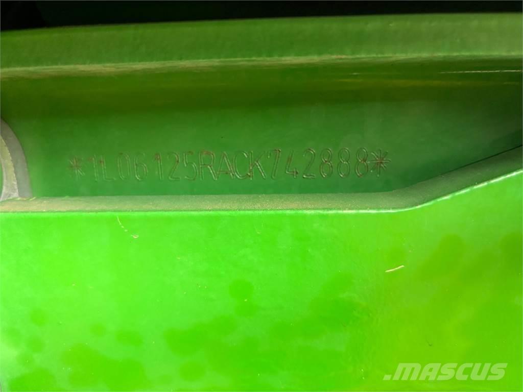 John Deere 6125R Traktoriai