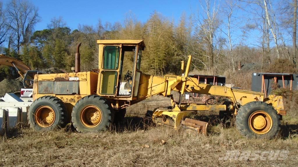 John Deere 672 A Greideriai