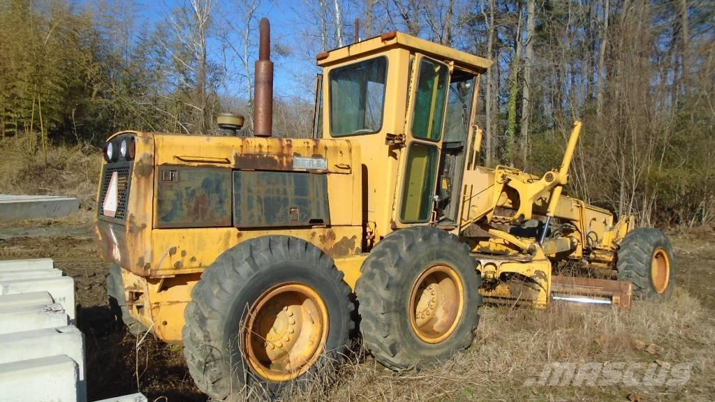 John Deere 672 A Greideriai