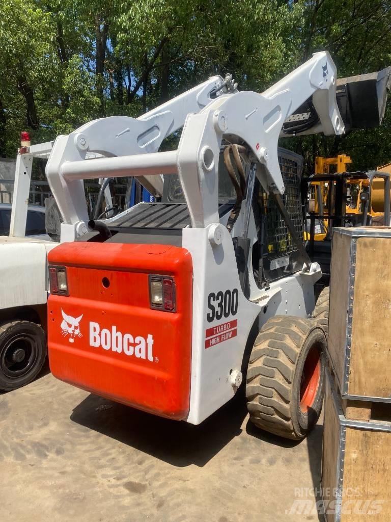 Bobcat S 300 Krautuvai su šoniniu pasukimu