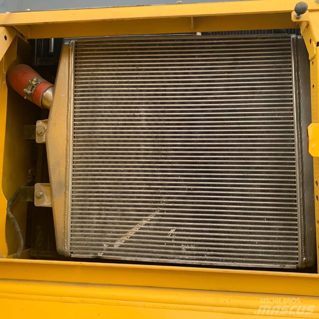 Komatsu PC450-8 Vikšriniai ekskavatoriai