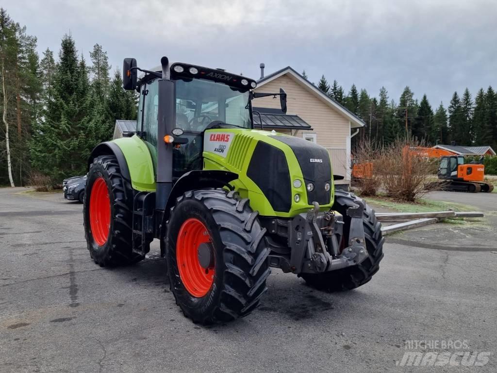 CLAAS 820 Axion Traktoriai