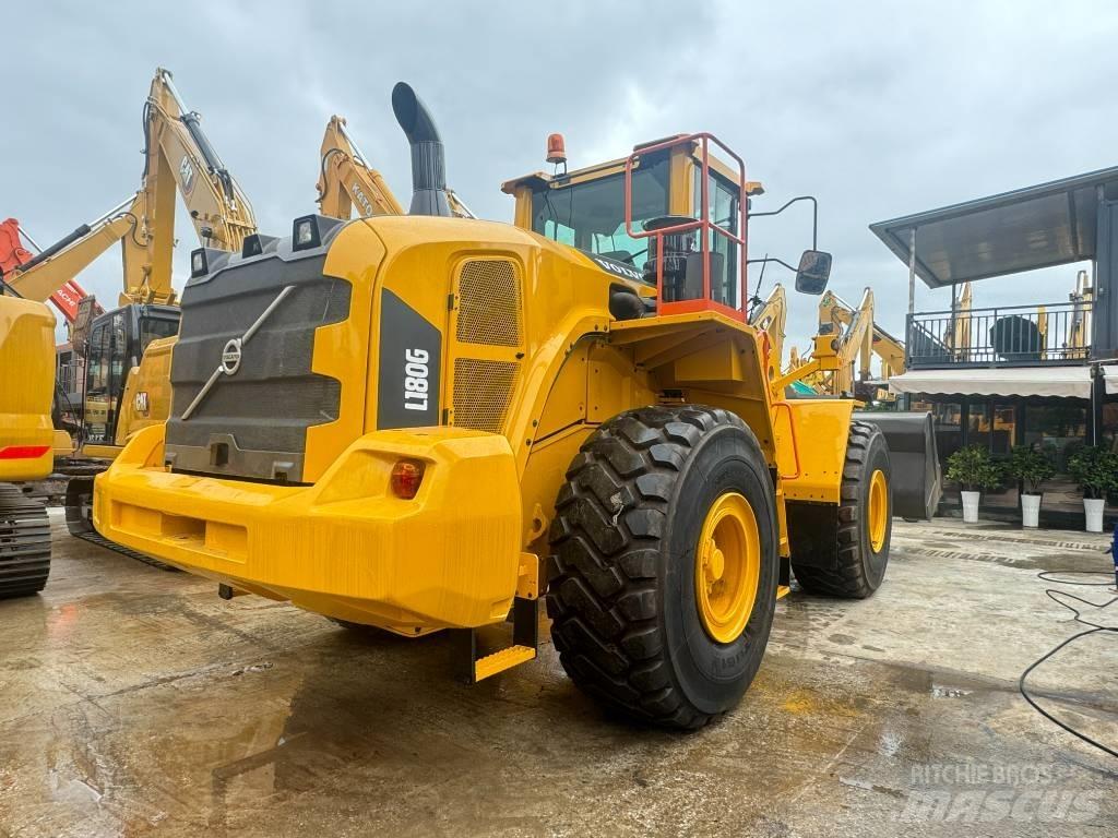 Volvo L 180 G Naudoti ratiniai krautuvai