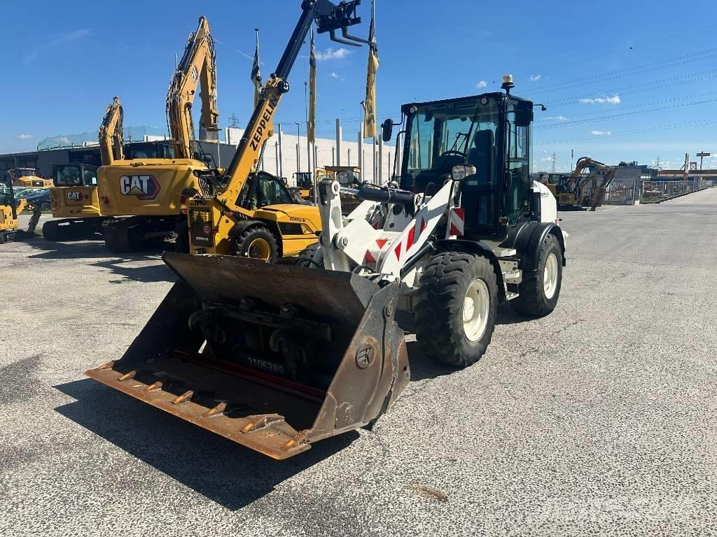 CAT 908 M Naudoti ratiniai krautuvai