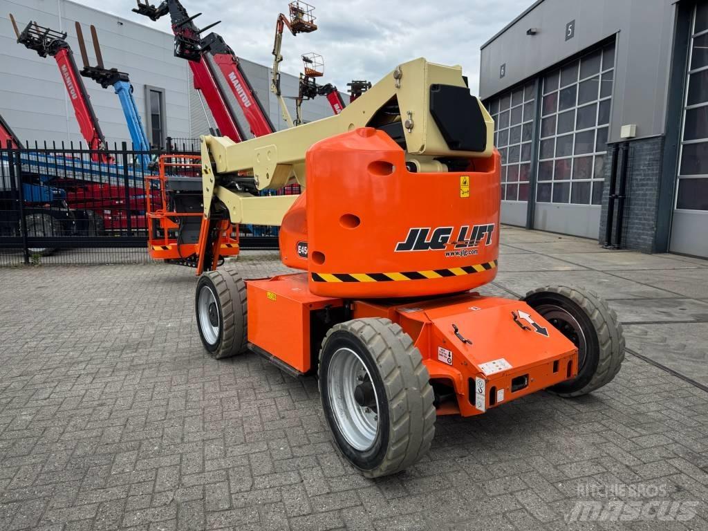 JLG E 450 AJ Alkūniniai keltuvai