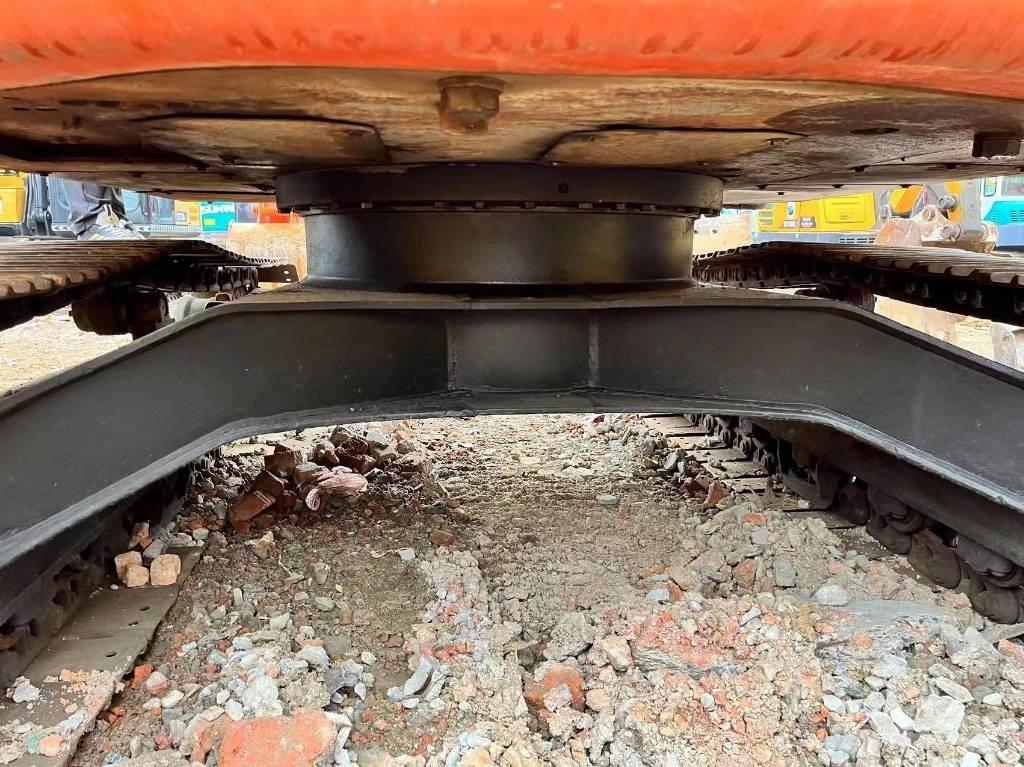 Hitachi ZX 135 US Vikšriniai ekskavatoriai