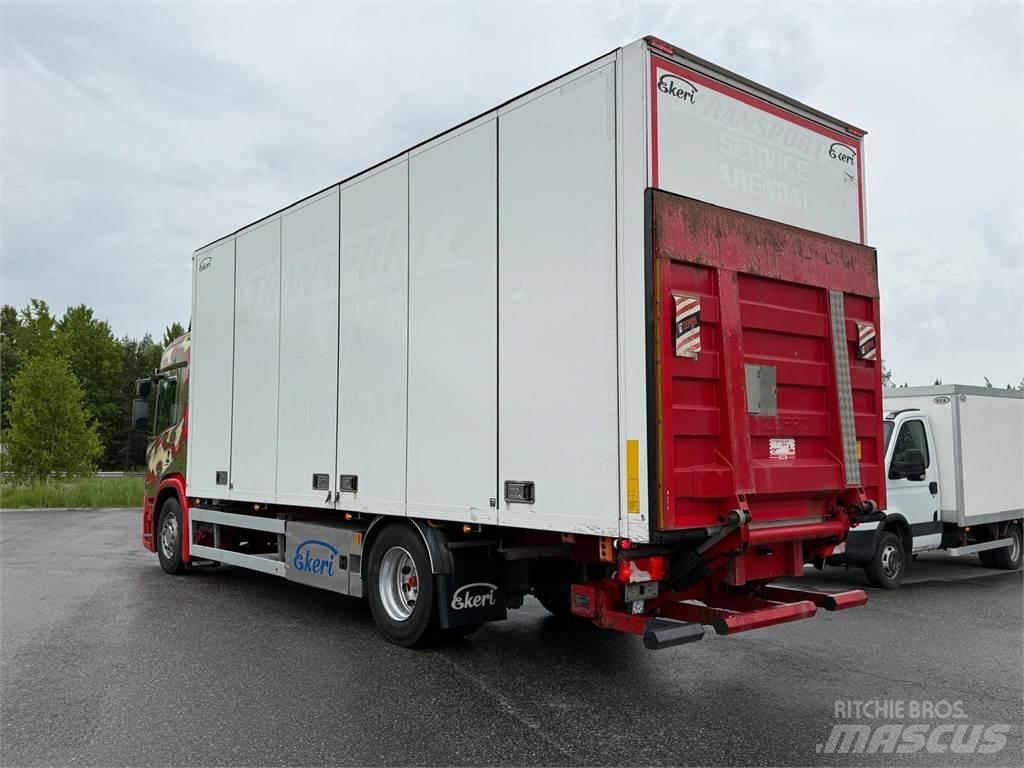 Scania P320 Sunkvežimiai su dengtu kėbulu