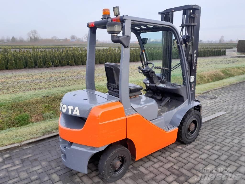 Toyota Tonero 25 Dyzeliniai krautuvai
