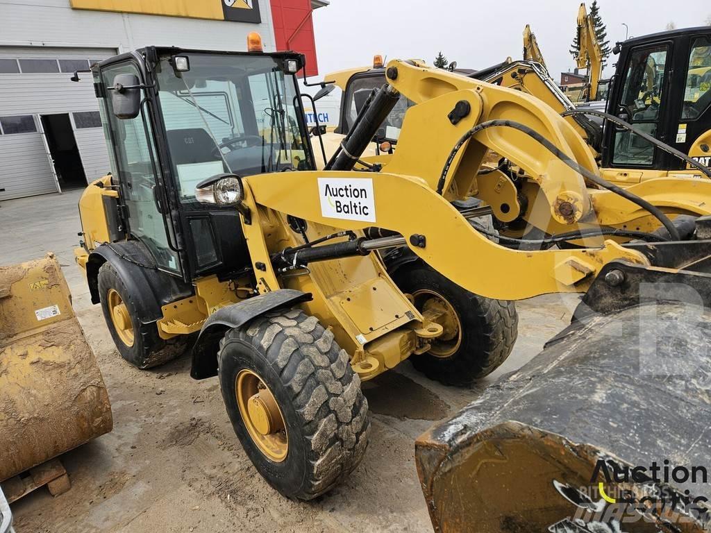 CAT 906 M Naudoti ratiniai krautuvai