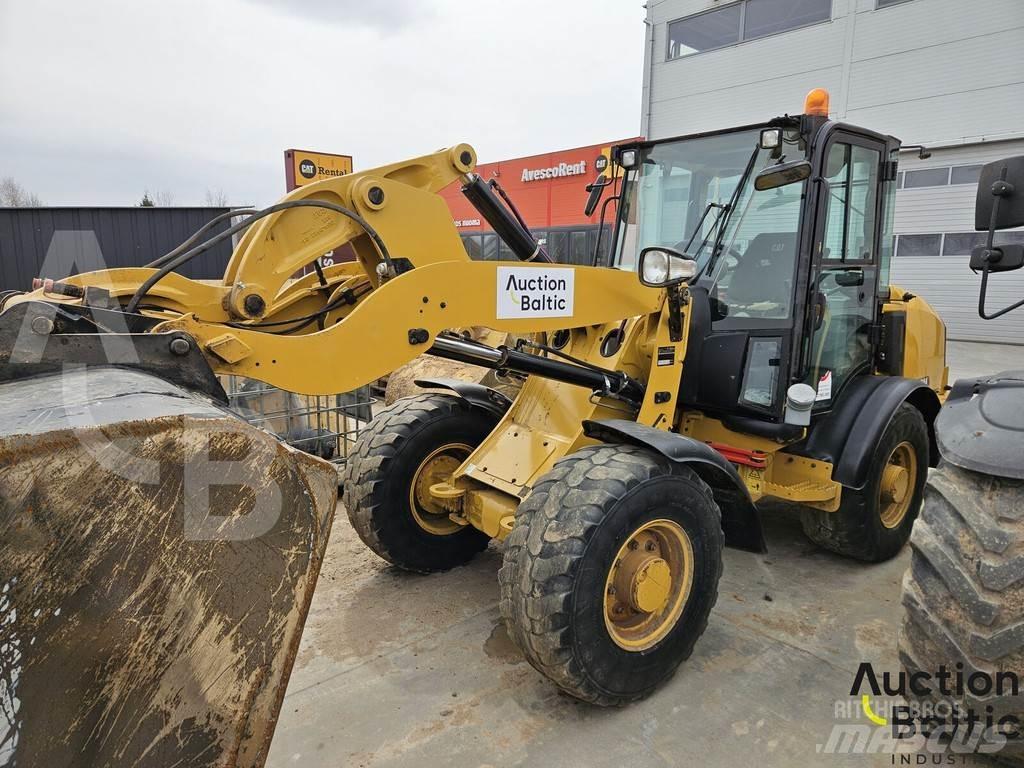 CAT 906 M Naudoti ratiniai krautuvai