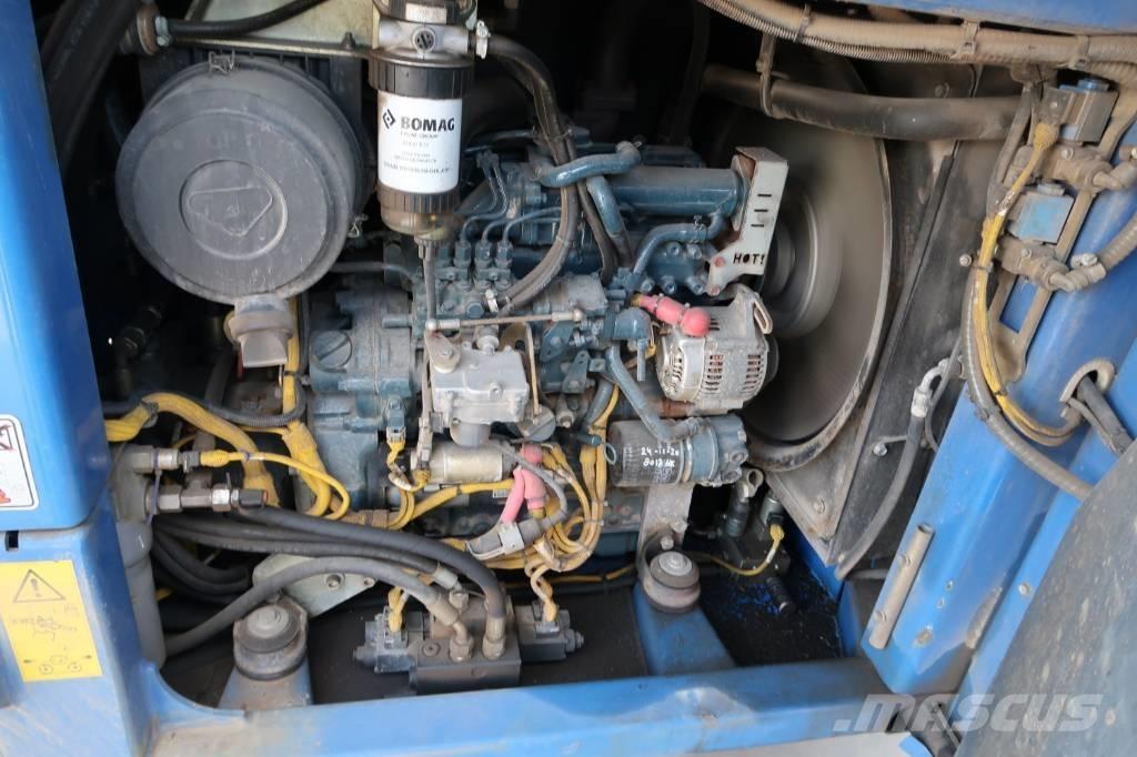 Bomag BW 154 AP-4 Porinių būgnų volai