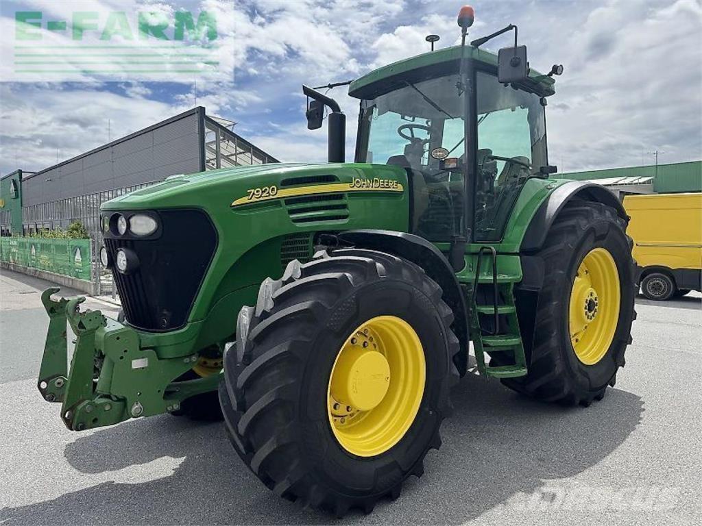 John Deere 7920 Traktoriai