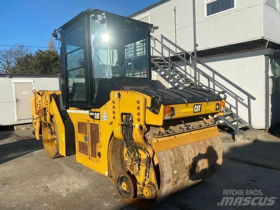CAT CB 44 B Porinių būgnų volai
