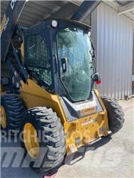 John Deere 324G Krautuvai su šoniniu pasukimu