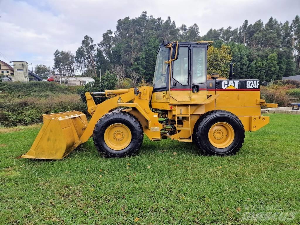 CAT 924F Naudoti ratiniai krautuvai