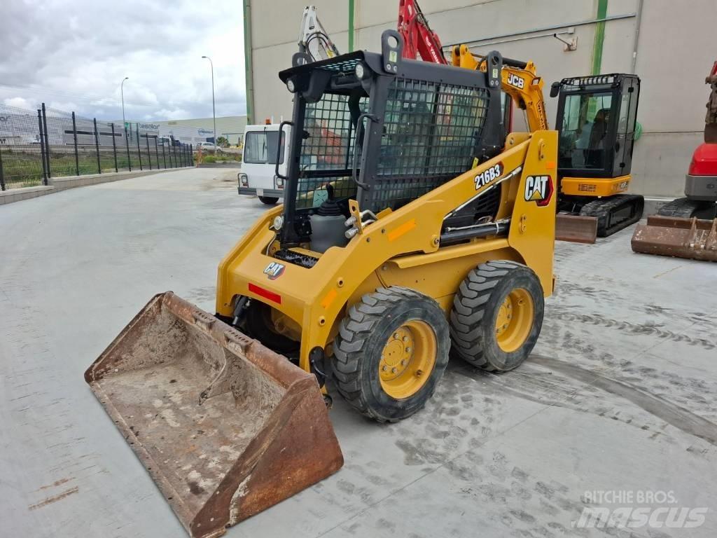 CAT 216 B 3 Krautuvai su šoniniu pasukimu