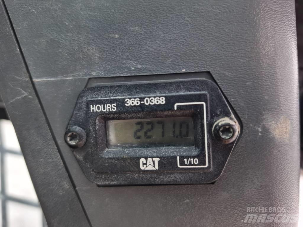 CAT 216 B 3 Krautuvai su šoniniu pasukimu