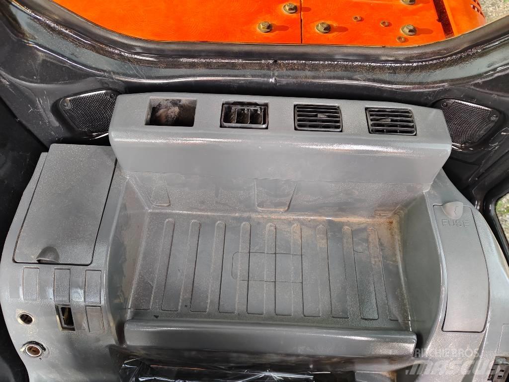 Hitachi ZX 130 LC Vikšriniai ekskavatoriai