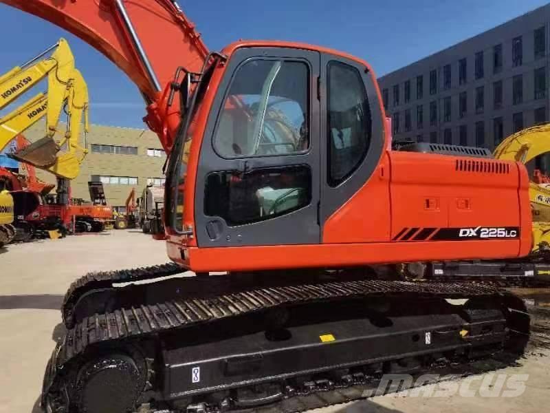 Doosan DX 225 Vikšriniai ekskavatoriai