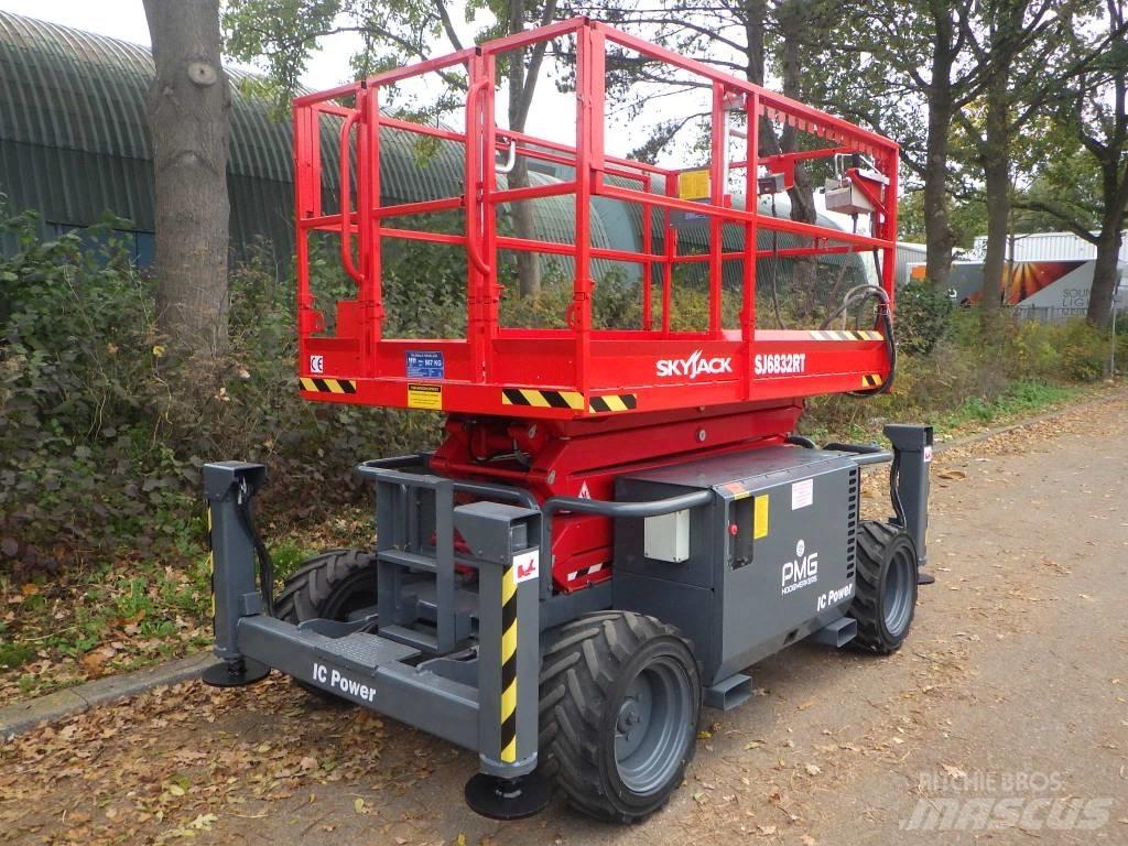 SkyJack SJ6832RT Žirkliniai keltuvai