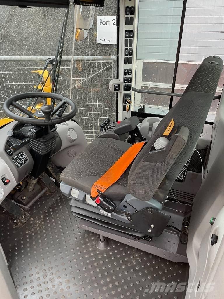 Volvo L90H Naudoti ratiniai krautuvai