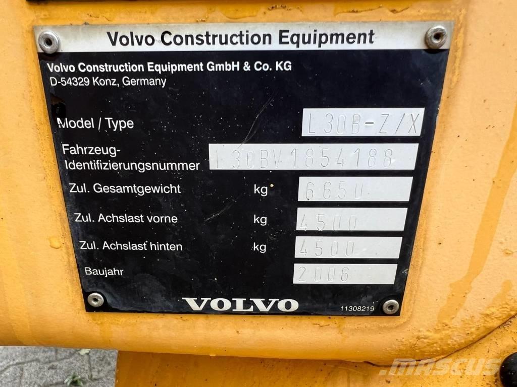 Volvo L 30 B Naudoti ratiniai krautuvai