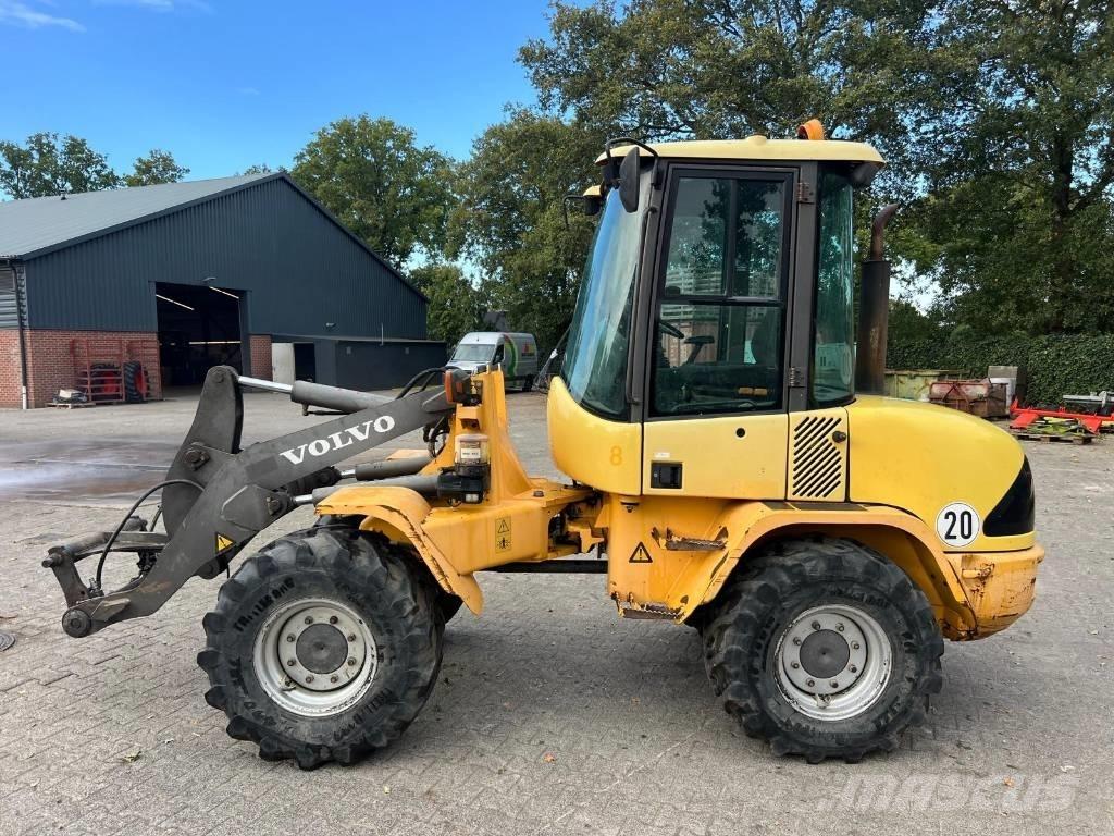 Volvo L 30 B Naudoti ratiniai krautuvai