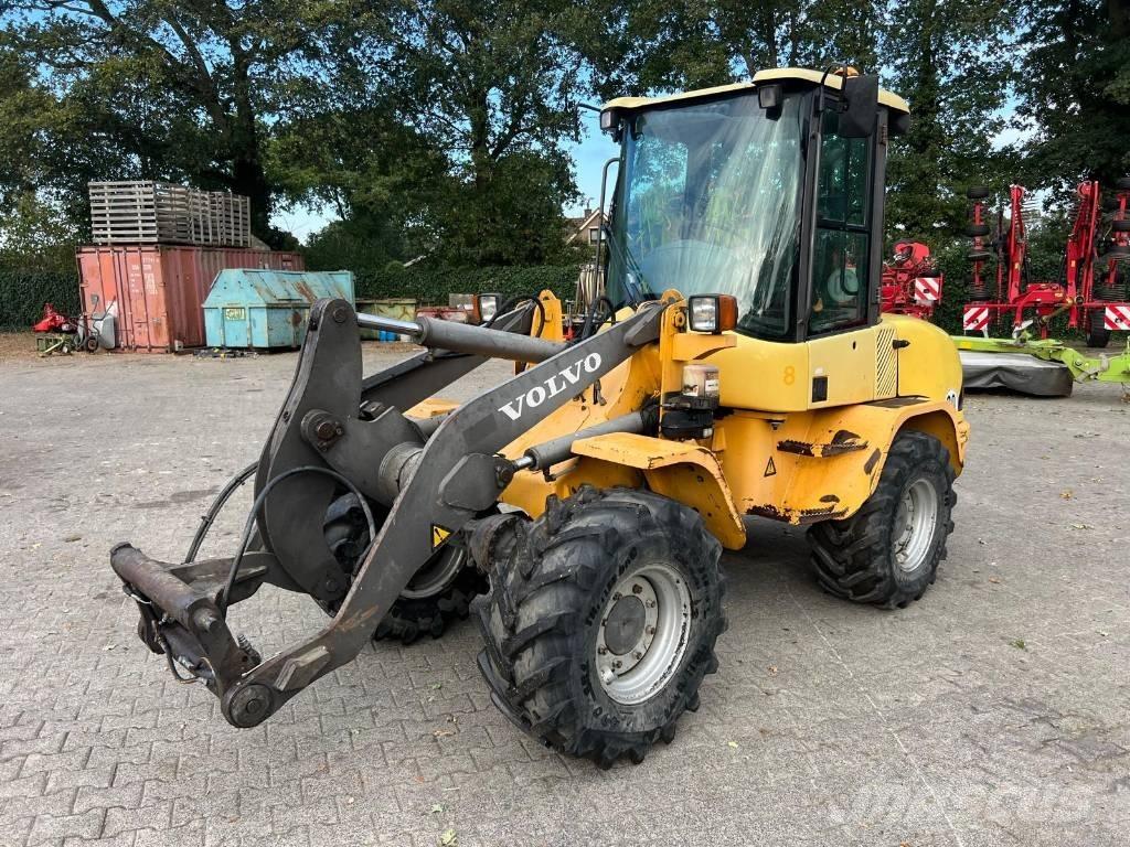 Volvo L 30 B Naudoti ratiniai krautuvai