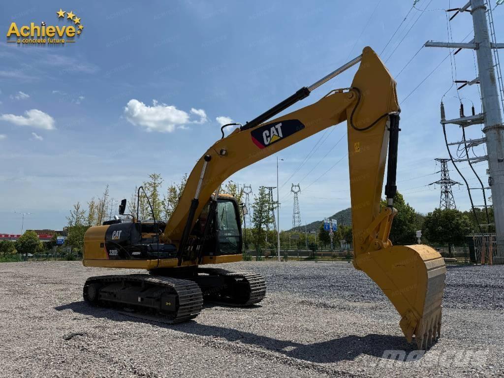 CAT 320 D2 Vikšriniai ekskavatoriai