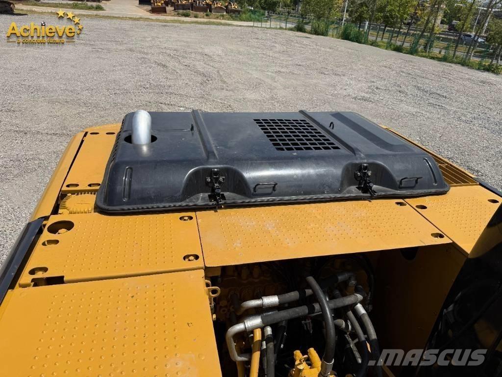 CAT 320 D2 Vikšriniai ekskavatoriai