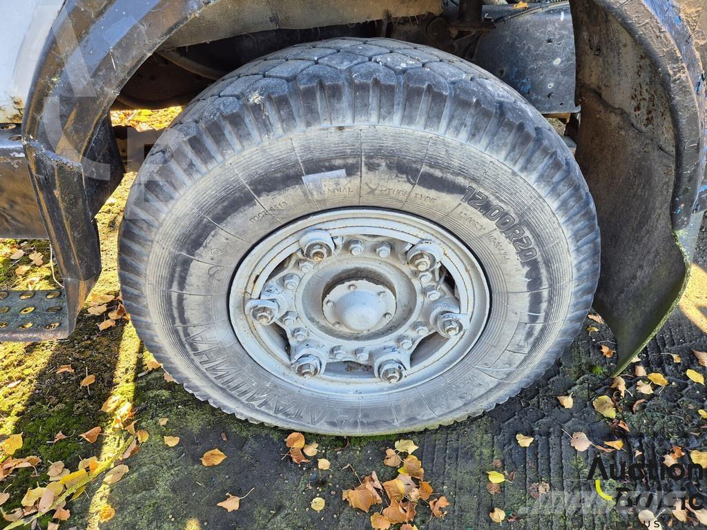 MAZ 5551 Savivarčių priekabų vilkikai