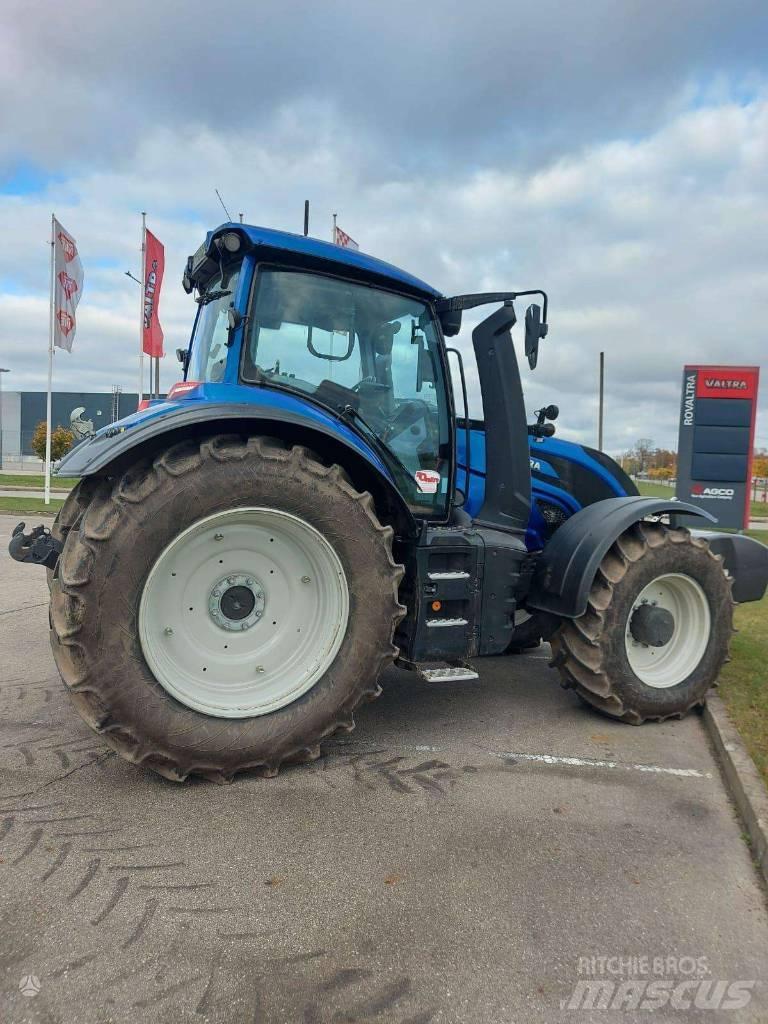 Valtra T235V Traktoriai