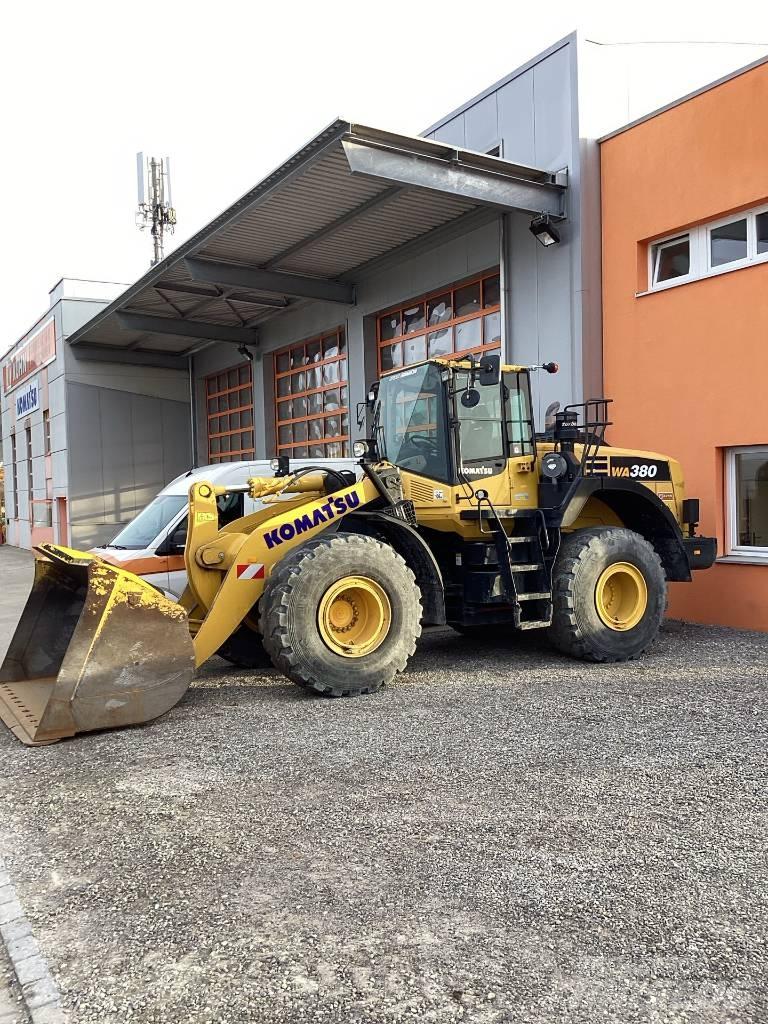 Komatsu WA380-8E0 Naudoti ratiniai krautuvai
