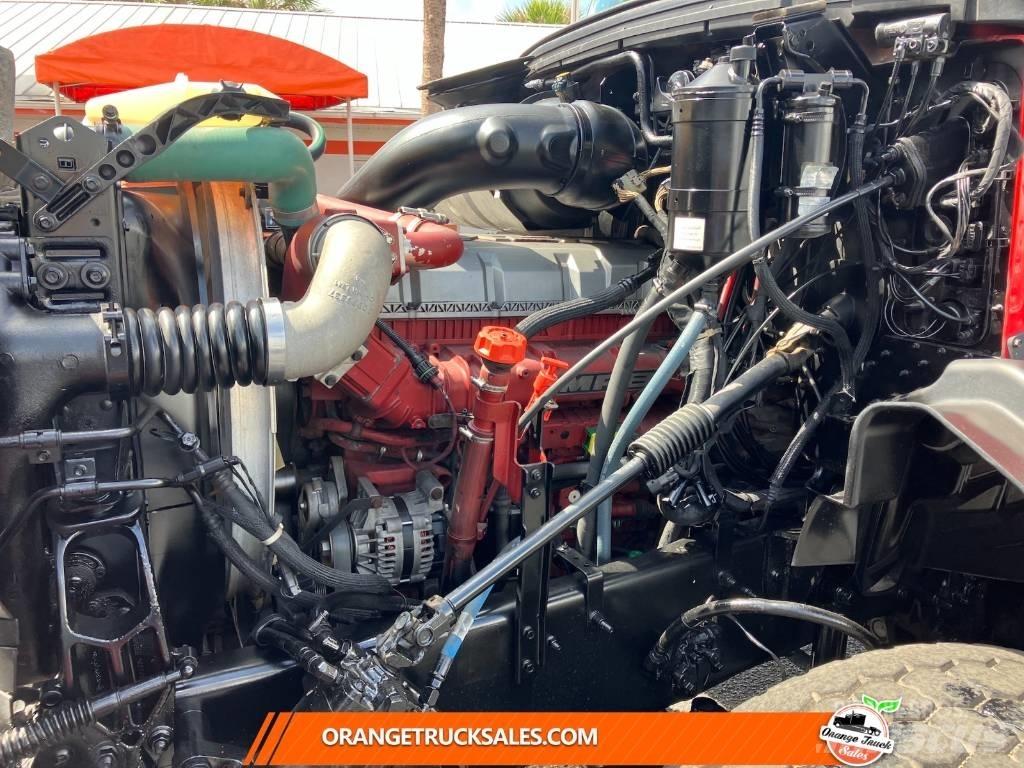 Mack Granite Savivarčių priekabų vilkikai
